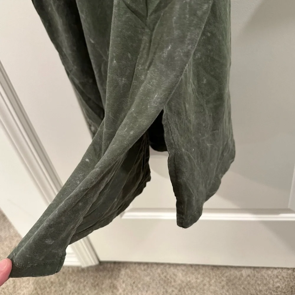 Time & Tru Casual Short Sleeve Midi T-Shirt Dress in Acid Wash Dark Green - Picture 5 of 9